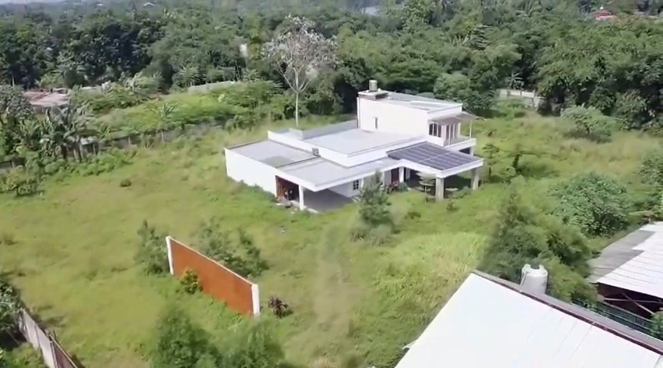 Tanah 5.280 m² dengan bangunan 500 m²